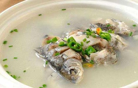 鲫鱼豆腐汤的功效及做法 鲫鱼豆腐汤的功效及做法视频
