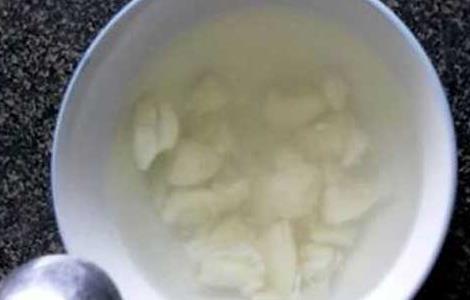 大蒜冰糖水的功效及做法（大蒜煮冰糖水的功效与作用点）