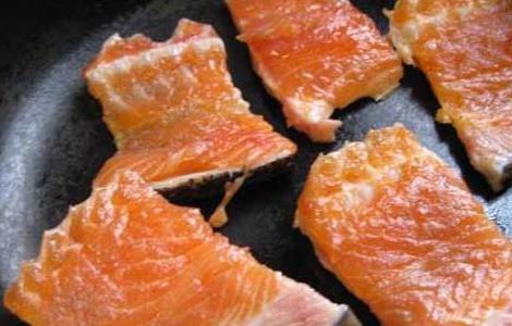 干煎三文鱼的功效及做法 干煎三文鱼怎么做