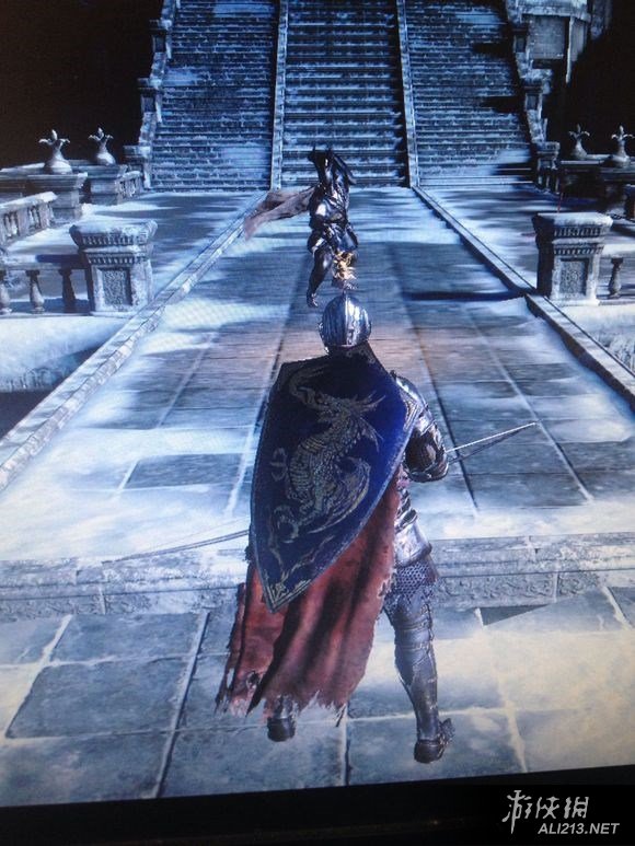 《黑暗之魂3》银骑士打法小技巧分享(黑魂三黑暗骑士怎么打)