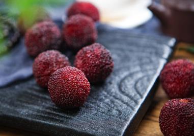 杨梅怎么挑选,杨梅怎么吃(杨梅怎么挑选,杨梅怎么吃才好吃)