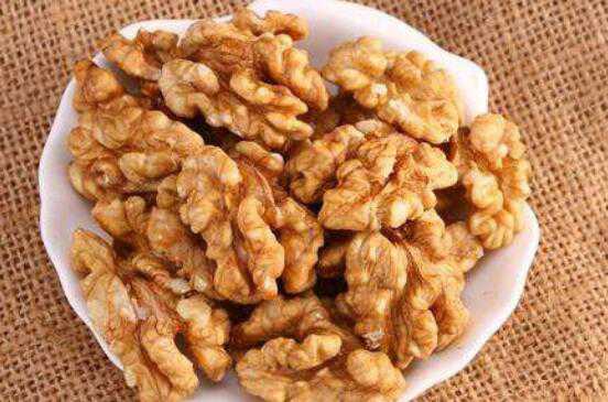 核桃仁的功效与禁忌有哪些 核桃仁的功效与禁忌有哪些图片