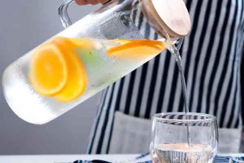 冰糖柠檬水的功效与作用（冰糖柠檬水的功效和作用）