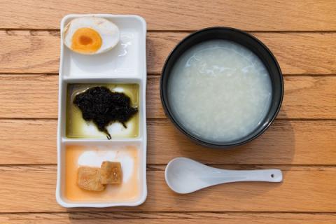 白米粥的功效与作用(白米粥的功效与作用禁忌)