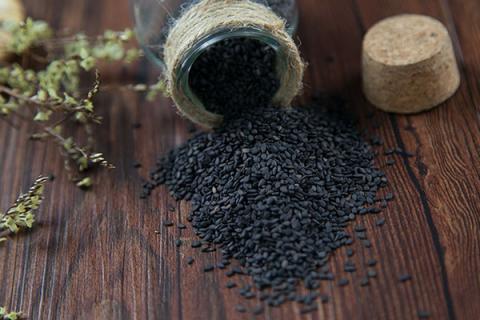 吃黑芝麻的功效与作用（月经期吃黑芝麻的功效与作用）