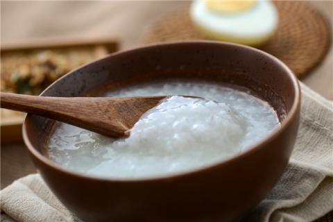 米汤的功效与作用（喝小米汤的功效与作用）