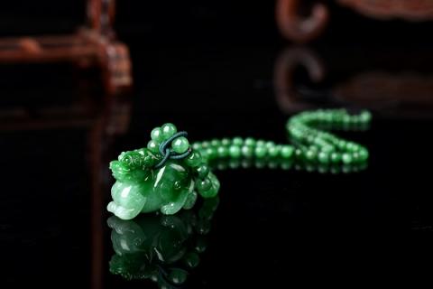 翡翠的功效与作用（翡翠有什么功效和好处）