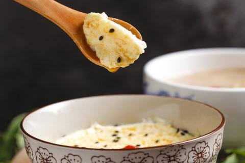 白糖蒸鸡蛋的功效与作用（糖蒸鸡蛋的功效与作用是什么）