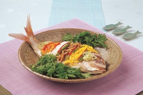 鱼胆的功效与作用（生吃鱼胆的功效与作用）