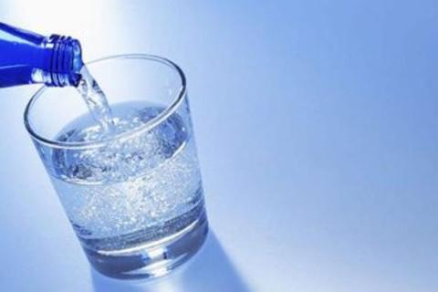 苏打汽水的功效与作用（苏打汽水的功效与作用及禁忌）