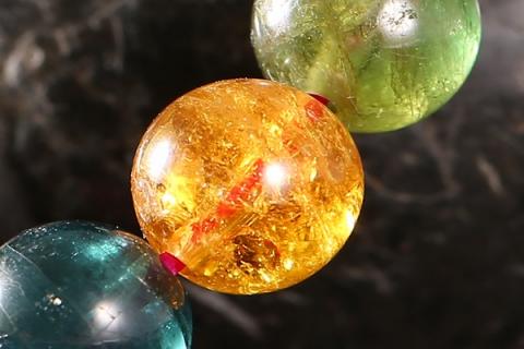 黄水晶的功效与作用（男人戴黄水晶的功效与作用）