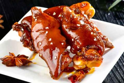 牛蹄的功效与作用（牛蹄的功效与作用及禁忌）