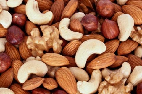 坚果的功效与作用 坚果的功效与作用每天吃多少