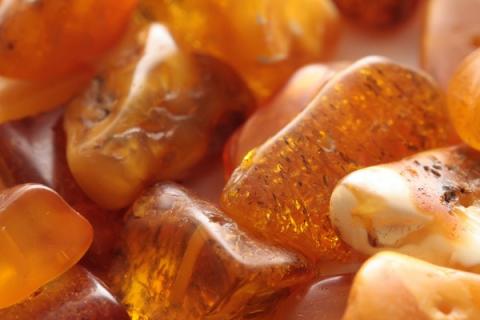 血珀的功效与作用(血珀的功效与作用点)