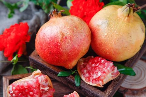 吃石榴的功效与作用(吃石榴的功效与作用及副作用)