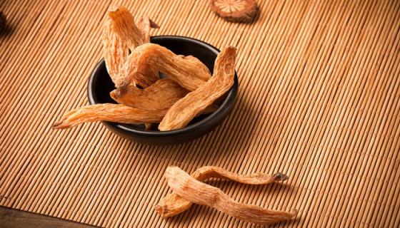 天麻蒸鸡的功效与作用(天麻能蒸鸡吗)