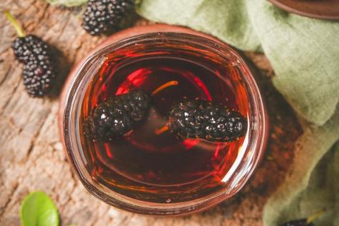 桑葚泡水的功效与作用 桑葚泡水喝的功效与作用