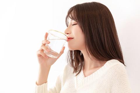 喝盐开水的功效与作用 喝热盐水的功效与作用