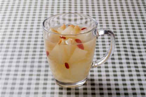 冰糖雪梨饮料的功效与作用 雪梨冰糖的作用和功效