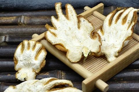 佛手泡水喝的功效与作用(中药佛手泡水喝的功效与作用)