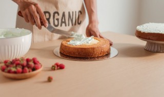 梦到蛋糕(梦到蛋糕被摔烂)