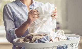 梦到捡别人不要的衣服(梦见自己在捡别人不要的衣服)