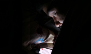 让自己少玩手机的文案(不能玩手机的文案)