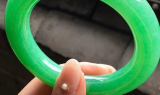 阳绿色翡翠手镯 阳绿色翡翠手镯多少钱