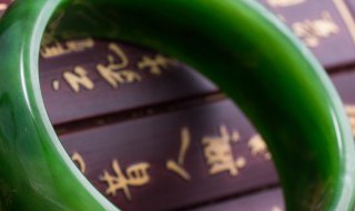 翡翠手镯越戴越绿 翡翠手镯越戴越绿是什么原因