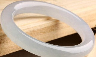 纯白色翡翠手镯 纯白色翡翠手镯图片