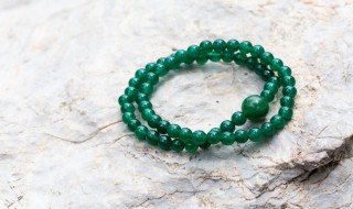 龙石种翡翠价格（龙石种翡翠价格视频）