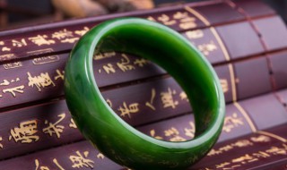 翡翠怎样形成的(翡翠怎样形成的?)