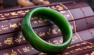 翡翠贵妃镯适合的年龄（翡翠镯子适合什么年龄戴?）