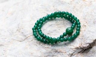 紫罗兰翡翠手串（紫罗兰翡翠手串真假辨别）