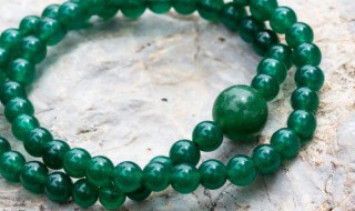铁龙生翡翠手镯价格（顶级铁龙生翡翠手镯）