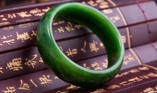 翡翠的密度在多少之间（翡翠的密度值大概范围）