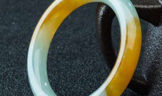 翡翠手镯有杂质黑点（翡翠手镯有黑色杂质）