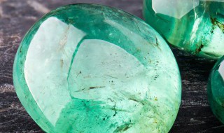 上等翡翠手镯颜色（翡翠镯子什么颜色）