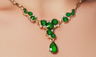 翡翠飘花平安扣（翡翠飘花平安扣价格图片）