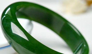 冰飘花翡翠手镯价格（翡翠高冰飘花手镯价格）