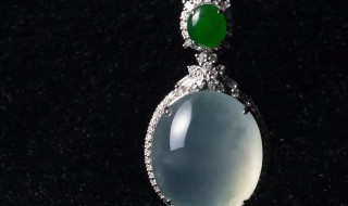 女人适合的翡翠吊坠（适合女人佩戴的翡翠吊坠图片）
