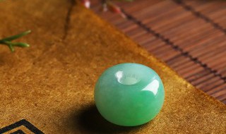 阳绿翡翠戒指价格 阳绿翡翠手镯什么价