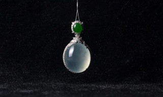 满绿翡翠吊坠价格 浓绿翡翠吊坠价格