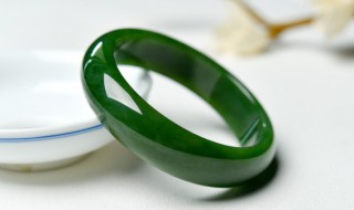 墨翠贵还是翡翠贵（墨翠好还是翡翠好?）