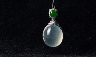 无色翡翠的价值（有种无色的翡翠）