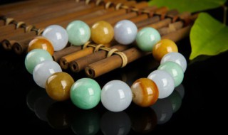 干青种翡翠挂件(满色花青种翡翠挂件)