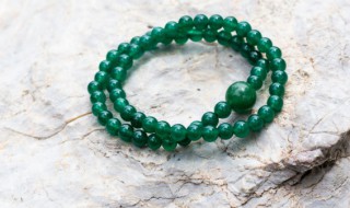 翡翠里有裂纹 翡翠里有裂纹是真的吗