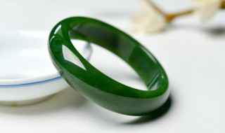 极品玻璃种翡翠价格 玻璃种翡翠极品多少钱