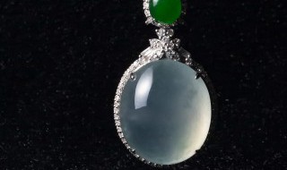 翡翠起胶贵还是起莹贵（翡翠起刚和起胶哪个贵）