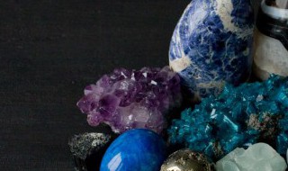 翡翠紫罗兰紫色等级(翡翠紫罗兰紫色等级对应图片冰糯)